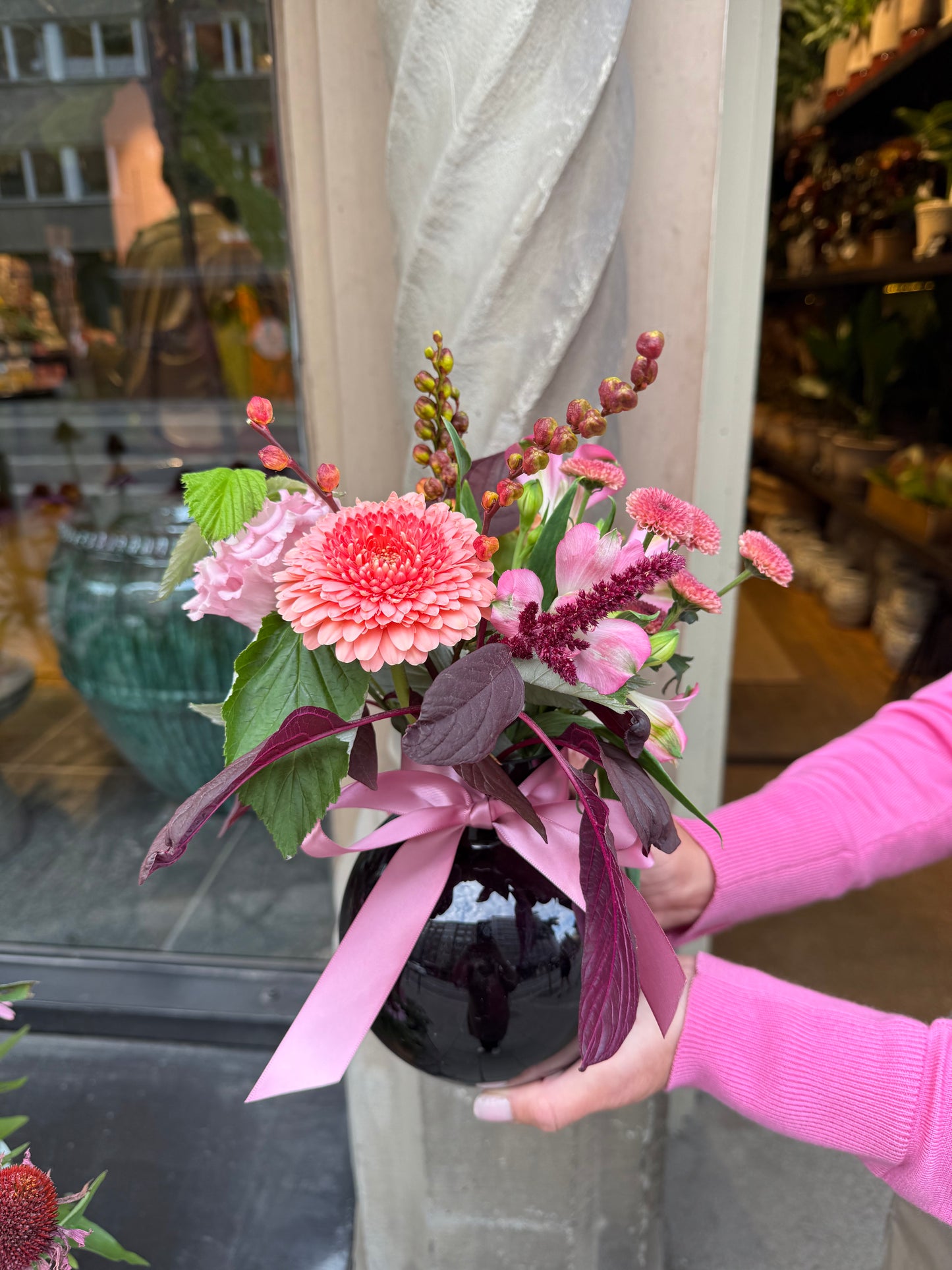 Petit Bouquet with Vase: Flower Party in Miniature